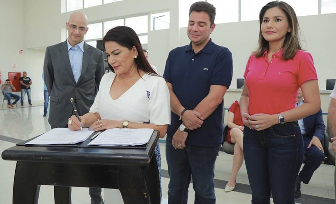 Antonia Sales comemora assinatura do convênio entre o governo e o Hospital de Amor 