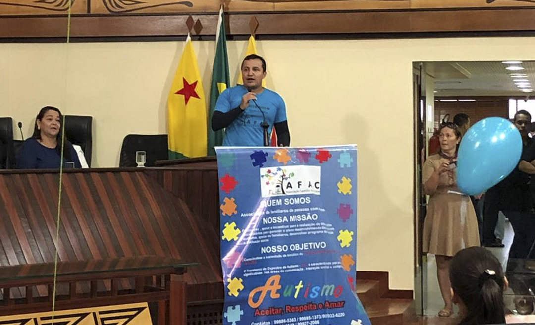 Autistas tomam conta do plenário da Aleac em ato solene em homenagem à Semana do Autismo