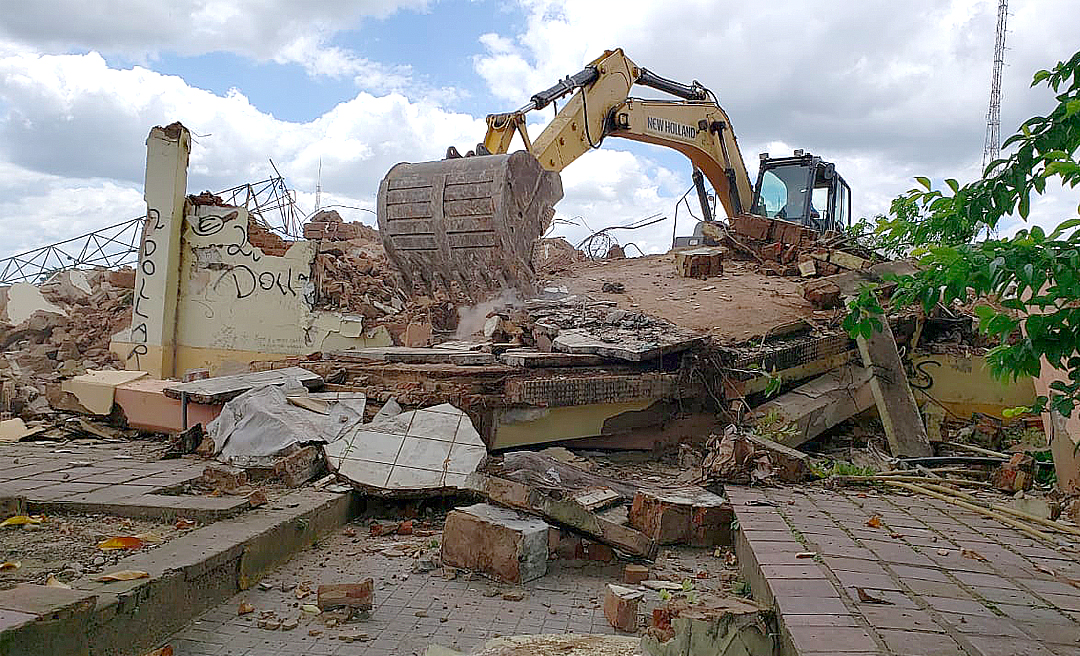 Governo do Acre inicia limpeza do espaço onde funcionava a Superintendência da PF, no centro de Rio Branco
