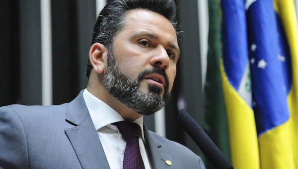 Alan Rick se reúne com ministro e pede solução para crimes ambientais no São Domingos