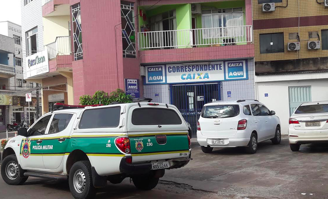 Bandido rende funcionários e clientes de lotérica e leva dinheiro e pertences