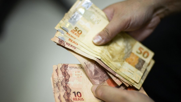Governo propõe salário mínimo de R$ 1.040 para o próximo ano