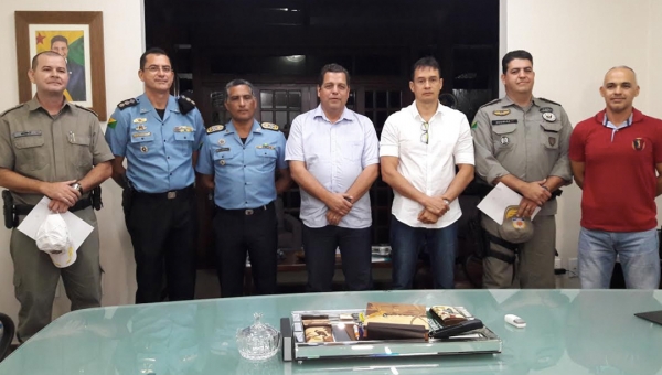 Governador em exercício promove três oficiais da Polícia Militar