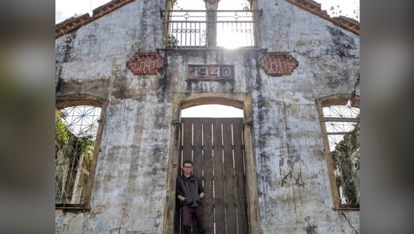 Morador de Cruzeiro do Sul denuncia abandono de casa de 1940 e pede revitalização