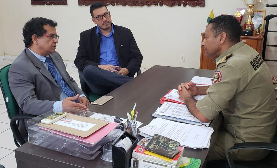 Luiz Gonzaga e comandante Batista do CBMAC destacam implantação de colégio militar em Rodrigues Alves