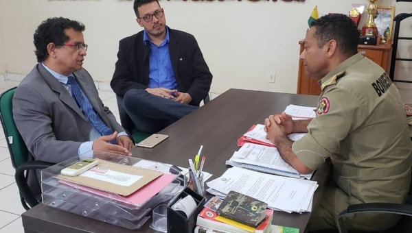 Luiz Gonzaga e comandante Batista do CBMAC destacam implantação de colégio militar em Rodrigues Alves