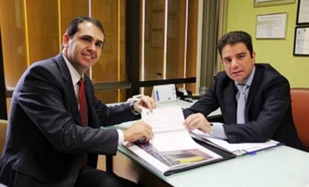 Gladson assina decreto que cede Marcus Alexandre da Seinfra ao Tribunal de Justiça