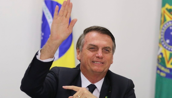 Previdência deve ser aprovada "sem tantas modificações", diz Bolsonaro
