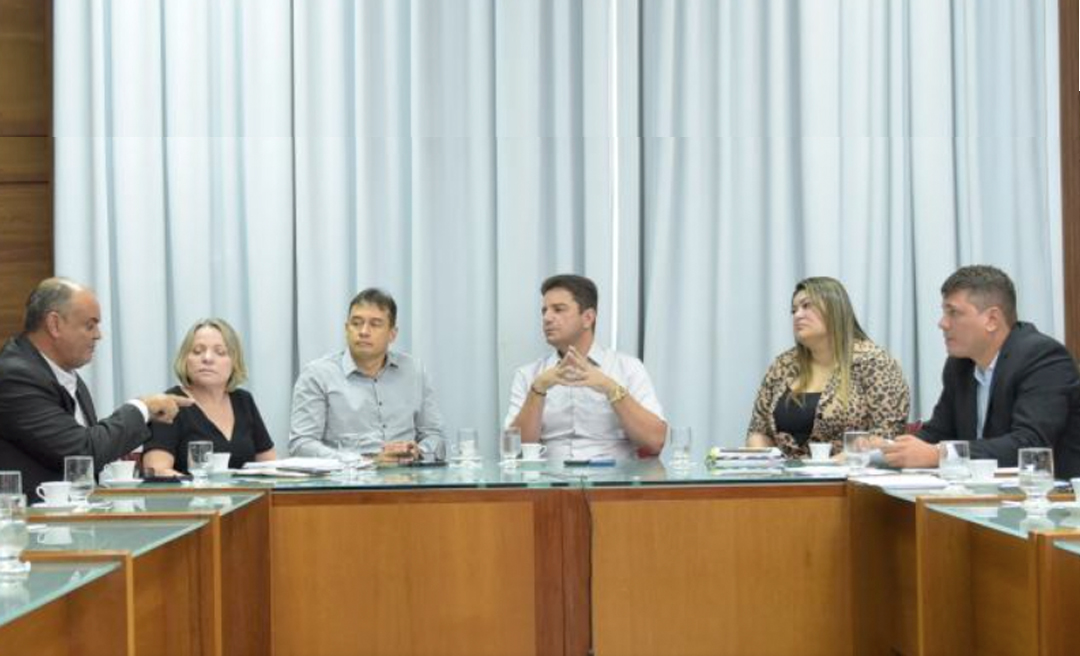 Gladson se reúne com policiais civis e se compromete a melhorar condições de trabalho para a categoria