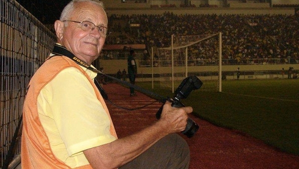 Últimos exemplares do livro do fotógrafo Américo de Mello estão à venda