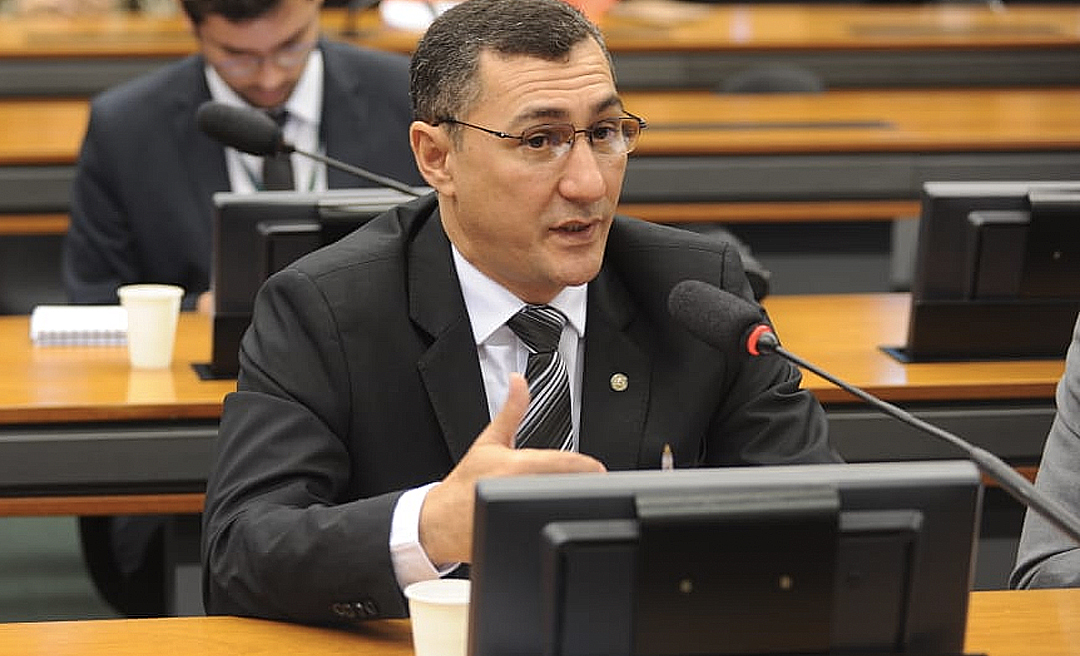 Após reivindicação de Jesus Sérgio, Anatel anuncia instalação de novas antenas no Acre