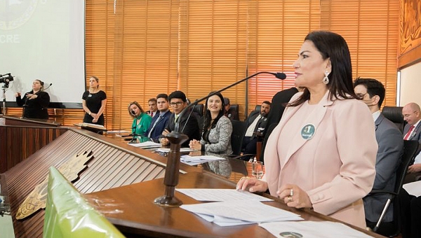 Antonia Sales assume o compromisso de lutar pela reestruturação da Defensoria Pública do Acre