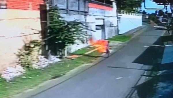 Homem tem parte do corpo queimado após tentar acender cigarro próximo a litro de álcool