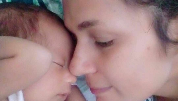 'Sempre confie no trabalho da justiça', declara mãe de criança que morreu após ser alimentada pelo pai e a avó