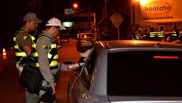 Ministério Público do Acre denuncia homem por avisar sobre blitz no trânsito