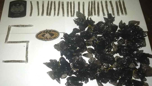 Polícia apreende droga durante revista em casa no bairro Wanderley Dantas