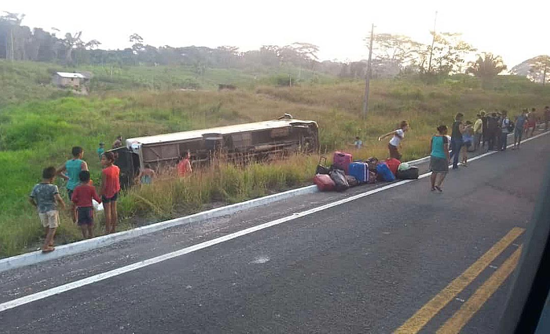 Governo confirma um óbito em acidente com ônibus de delegação e diz que estavam no coletivo 31 estudantes