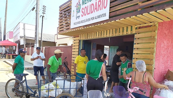 Empresário cria projeto ambiental que troca lixo reciclável por alimentos em Tarauacá