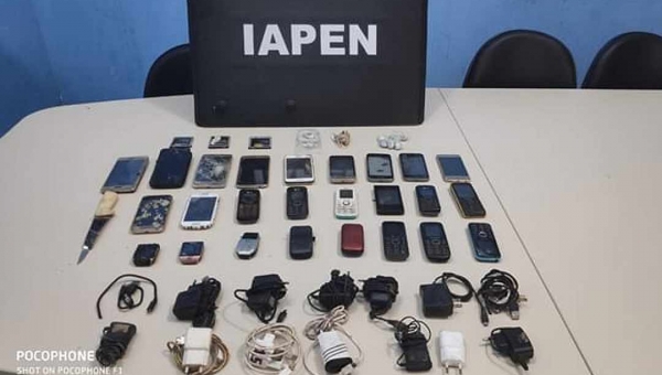 Agentes Penitenciários apreendem mais de 20 celulares em presídio do Acre