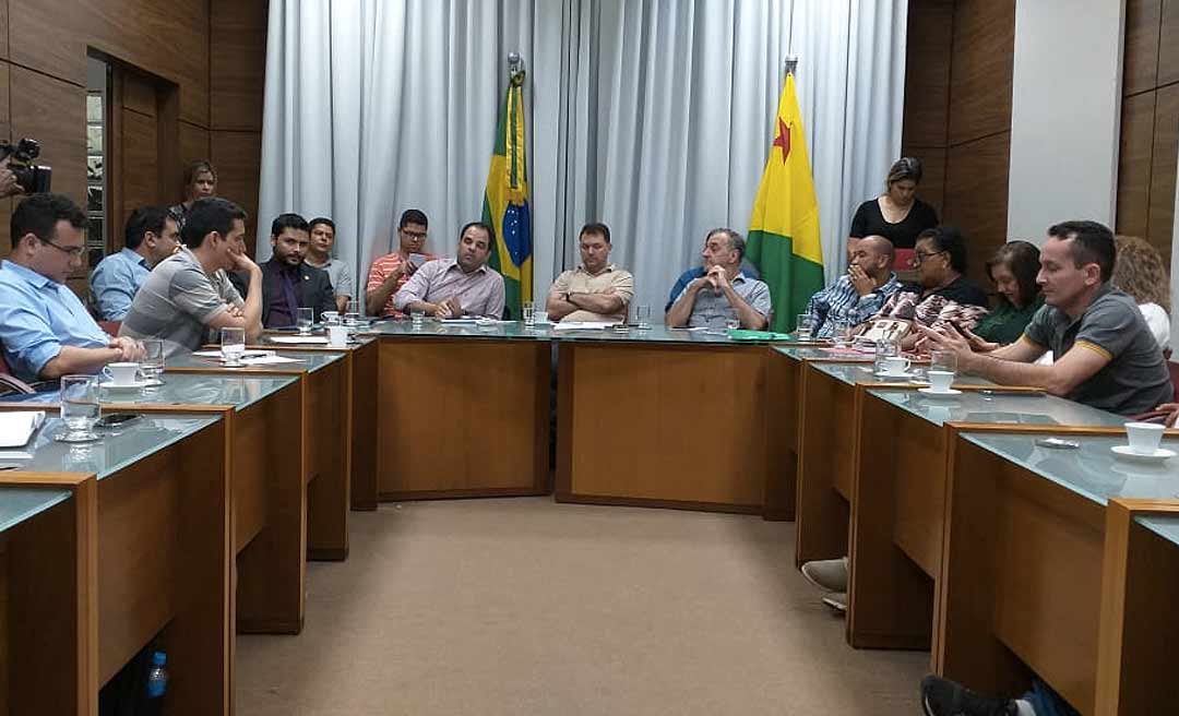Reunião entre governo e sindicatos termina sem acordo e greve da Saúde do Acre por tempo indeterminado está mantida