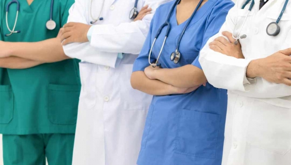 Governo tenta convencer sindicatos a desistirem de greve na Saúde, mas entidades não recuam