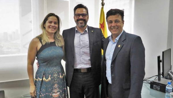Alan Rick visita representação do Acre em Brasília e apresenta emendas ao Estado