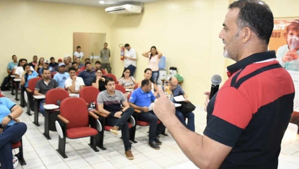 Prefeitura de Cruzeiro do Sul promove capacitação sobre queimadas e gestão de resíduos sólidos