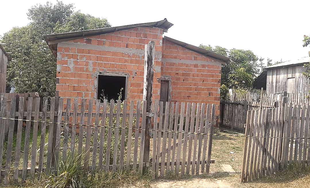 Professor é encontrado morto, despido e degolado dentro de sua casa