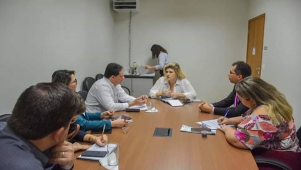 Defensoria Pública, MPAC e OAB/AC se reúnem com representantes da Energisa para esclarecimentos sobre aumento nas contas de energia