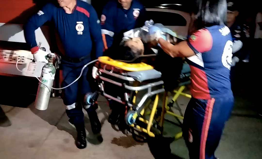 Mulher leva tiro nas costas durante tentativa de assalto com troca de tiros entre policial e assaltantes