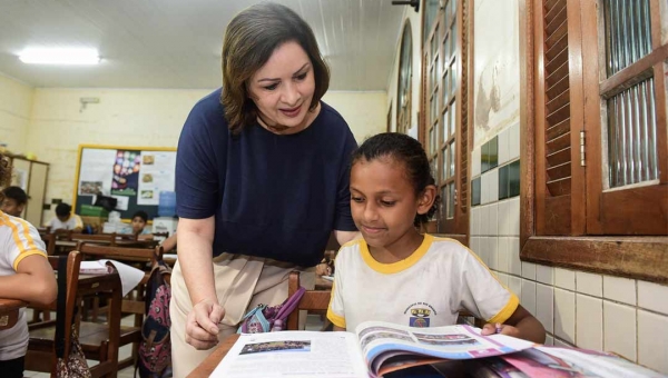 Socorro Neri visita escola Dona Mozinha Feitosa em retribuição a “Um dia com a prefeita”