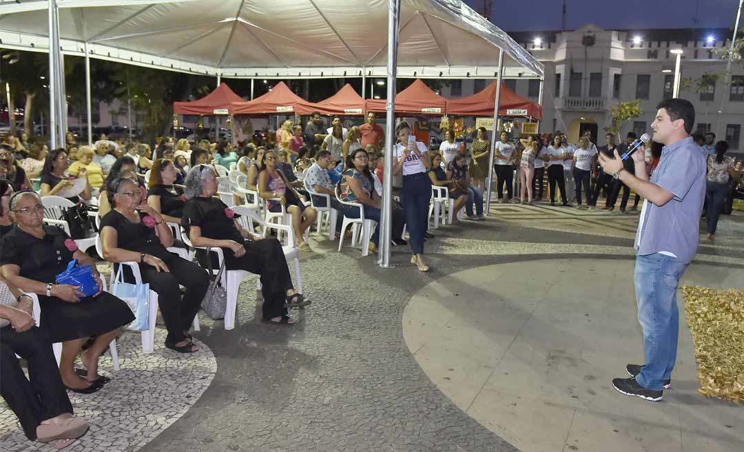 Prefeitura de Rio Branco encerra Mês do Servidor com sarau na Praça da Revolução