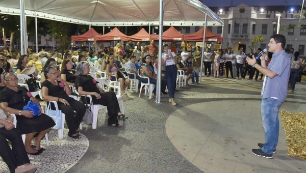 Prefeitura de Rio Branco encerra Mês do Servidor com sarau na Praça da Revolução