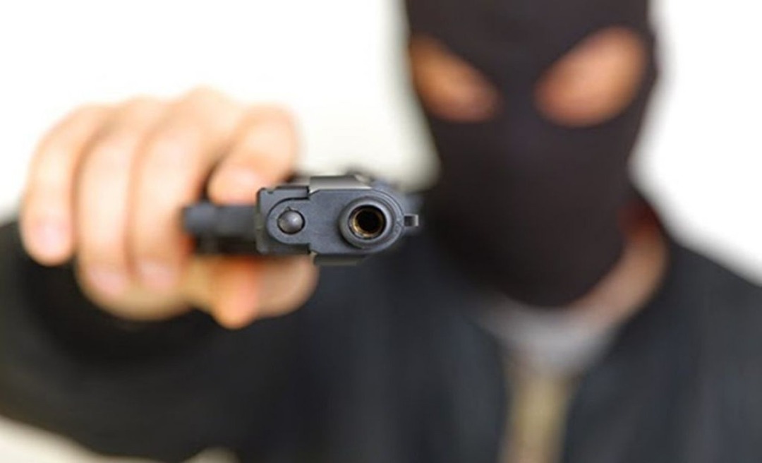 Criminosos invadem escola no Santa Inês e fazem geral em alunos e professores