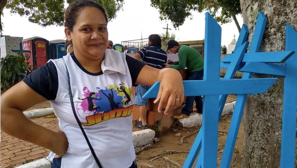 Cruz é vendida por R$ 25 no cemitério Jardim da Saudade em Rio Branco