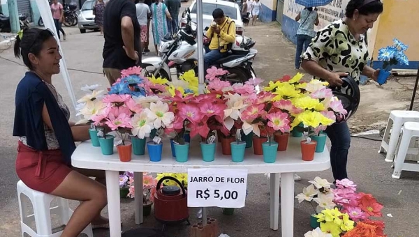 Ambulantes têm redução de 50% nas vendas do Dia de Finados