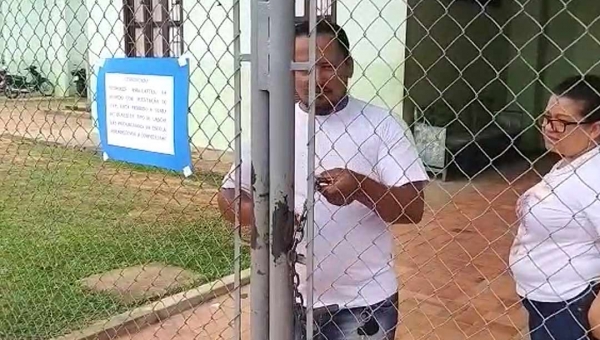 "Quem entrou, entrou!", diz porteiro de escola após fechar portão no dia do Enem