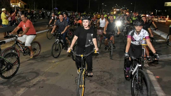 Em clima de festa, nova iluminação da estrada do Aeroporto é entregue à população de Rio Branco