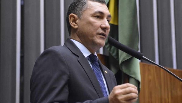 Aprovada emenda de Jesus Sérgio que veda cobrança de tarifa pelas transferências de recursos do FGTS