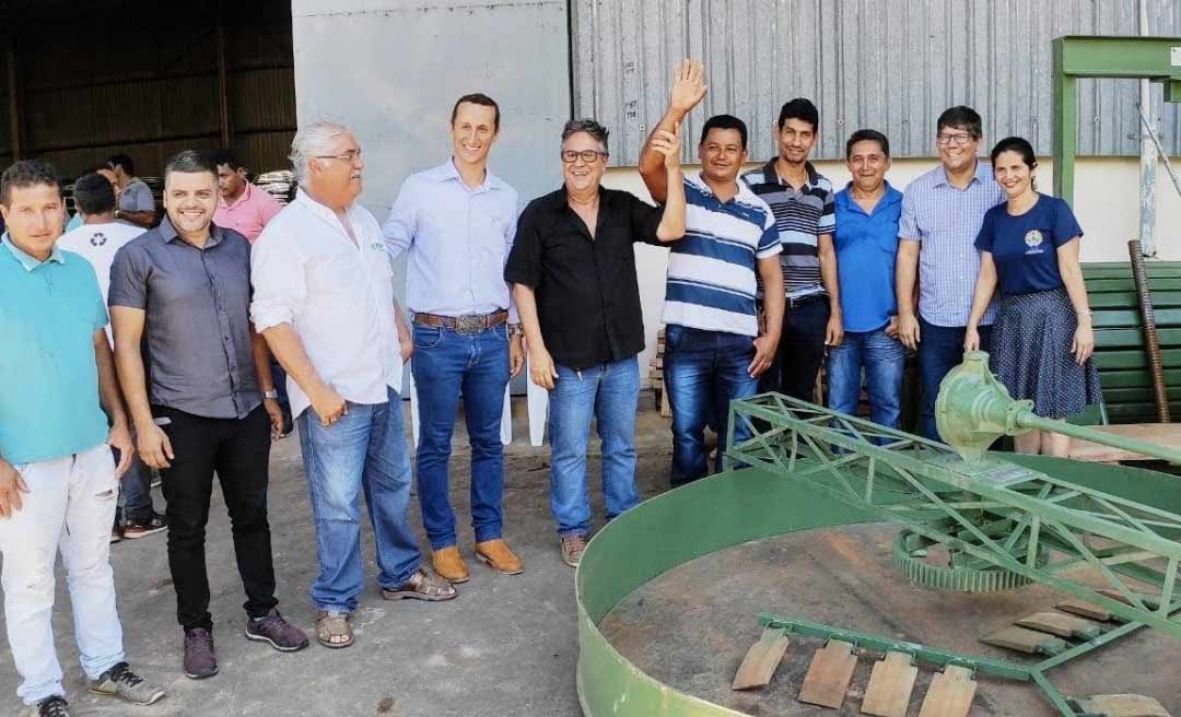 Em Cruzeiro do Sul, governo lança PAA e entrega kits de casa de farinha e abatedouro de aves