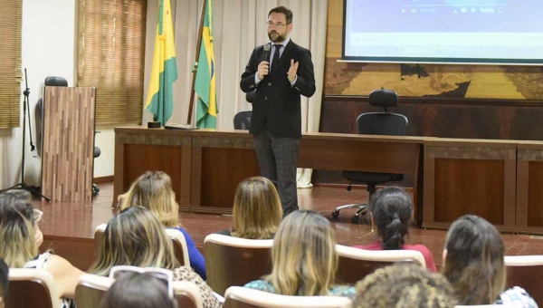 Procurador de Justiça Sammy Barbosa palestra para servidores municipais