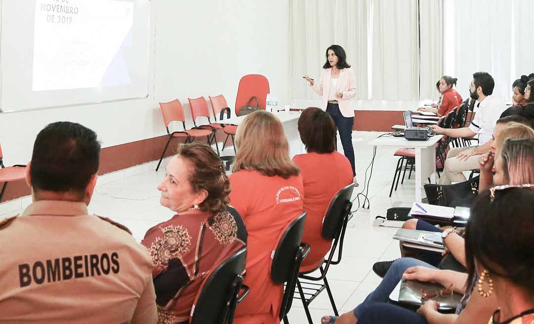 Auditora-chefe da Prefeitura ministra aula inaugural em capacitação de Justiça Comunitária