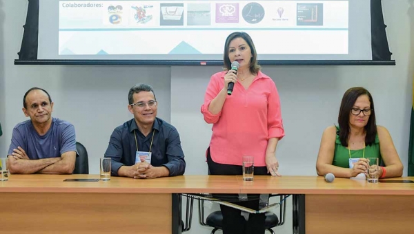Prefeita Socorro Neri participa do I Fórum de Diretores das Escolas Públicas Municipais