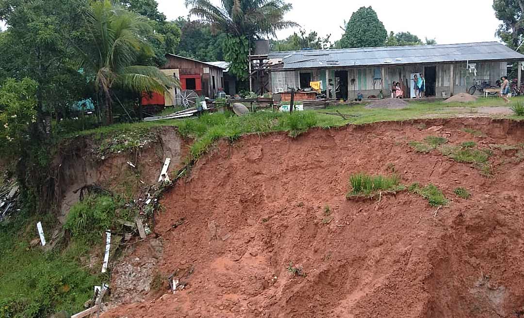 Chuva provoca deslizamento no Ayrton Senna e uma família fica desabrigada; outras seis estão sob monitoramento da Defesa Civil