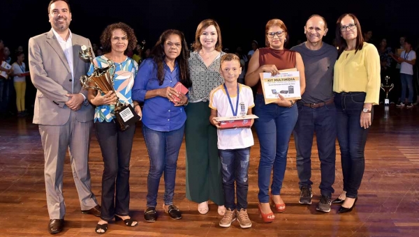 Prefeitura premia redações de estudantes sobre educação fiscal e cidadania