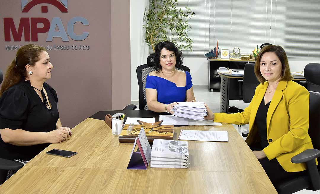 Prefeita Socorro Neri entrega documentação e pede ao MPAC que acompanhe o concurso da Educação