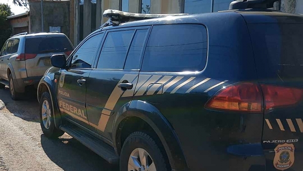 PF deflagra operação em Capixaba e amanhece o dia na porta de gestores municipais
