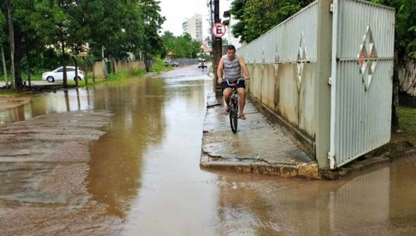 Bombeiros atende a 60 casas atingidas por enxurrada na Capital