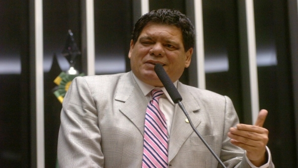 Desembargador concede liminar e Flaviano Melo volta a receber pensão de ex-governador do Acre