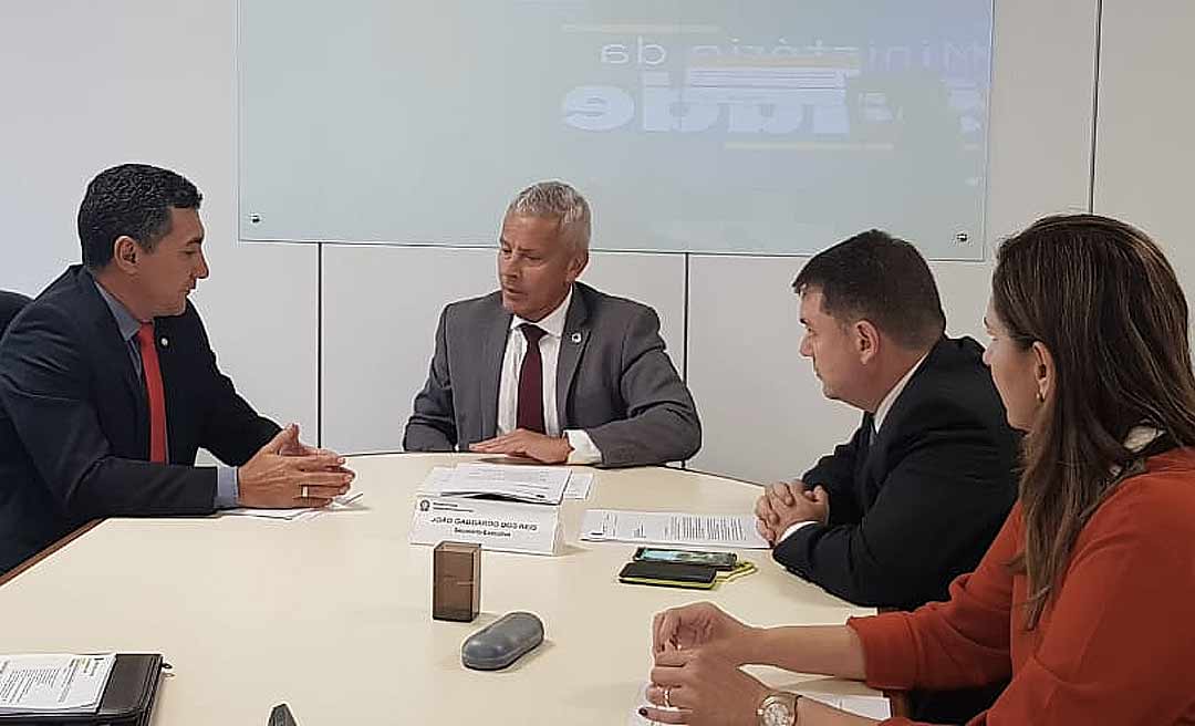 No Ministério da Saúde, Jesus Sérgio anuncia funcionamento da Unacon para 2020